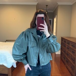 NWT BB DAKOTA ~ LOVE ON CROP SHACKET ~ SIZE XSMALL